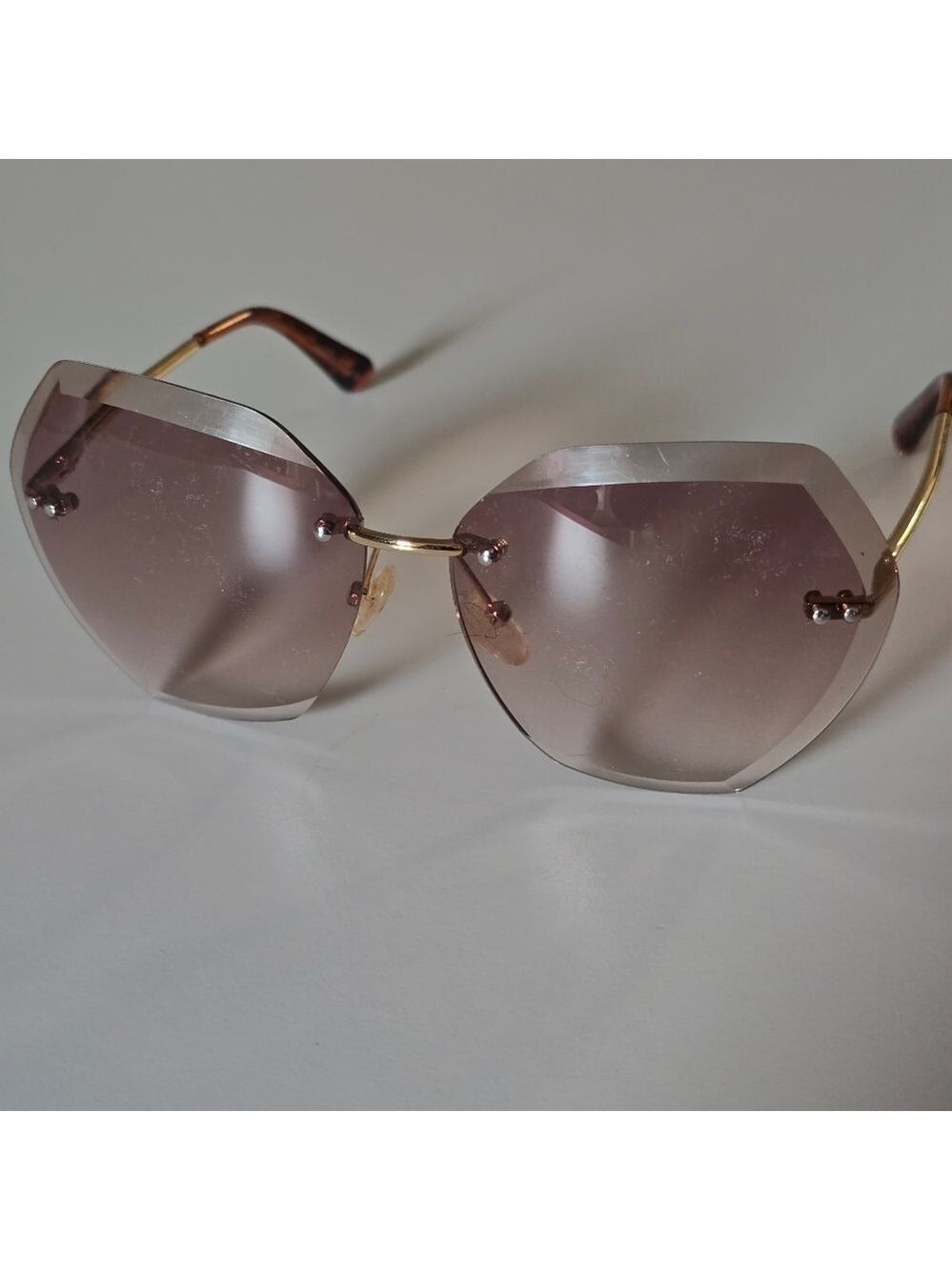 Elegant Gold Sunglasses with Brown Lenses - Picture 5 of 5